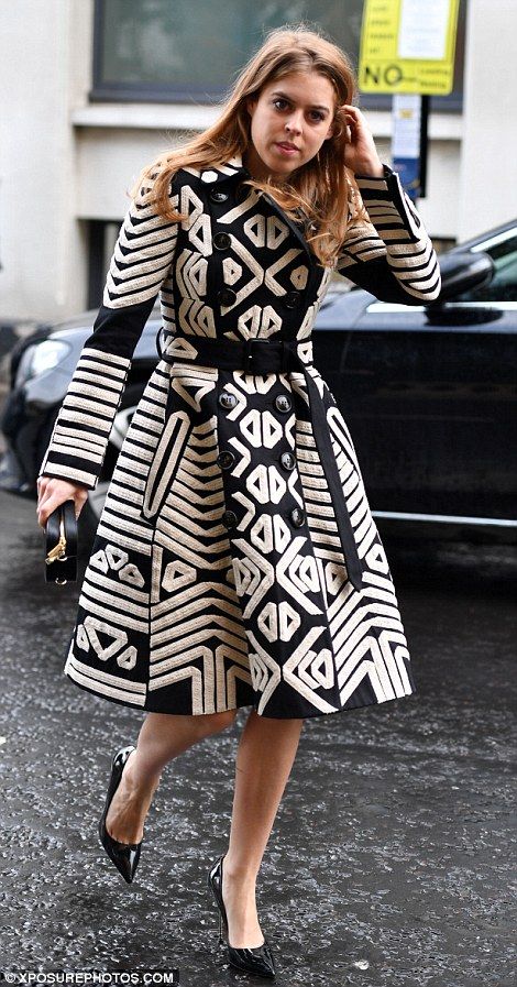 Coat Dresses, Shawl Collar Coat, Casually Chic, Wardrobe Upgrade, Types Of Coats, Sarah Ferguson, Black And White Dress, Black N White Dress, Trench Coats Women