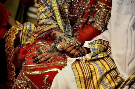 #Sudanese #bride with #henna in #Jirtig : #Traditional #Sudanese #Wedding Sudani Wedding, Sudanese Jirtig, Sudan Culture, Sudanese Bride, Sudanese Wedding, Bridal Dance, Divine Union, Dream Girl, Wedding Inspo