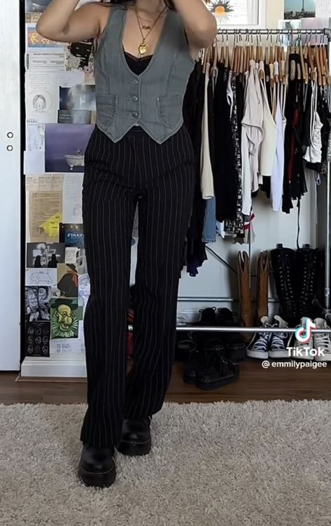 2000s Business Casual, Y2k Business Casual, Y2k Business, 2016 Tumblr Outfits, Janvi Kapoor, Groovy Fashion, Outfit Grunge, Closet Wishlist, Trouser Outfit