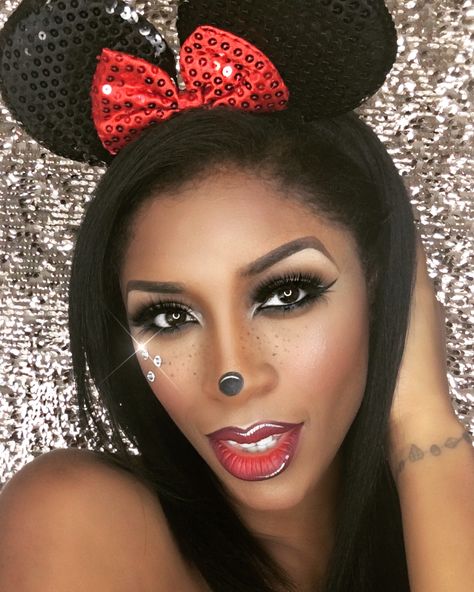 Minnie Mouse Halloween makeup Minnie Maus Make Up, Mini Mouse Makeup Ideas, Minnie Mouse Halloween Makeup, Minnie Mouse Makeup For Women, Mouse Halloween Makeup, Minnie Mouse Makeup Ideas, Minnie Mouse Face Painting, Minnie Mouse Costume Diy, Minnie Mouse Makeup