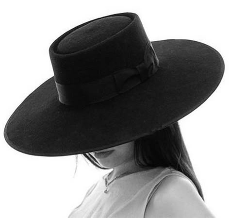 Wide-brim Hat, Flat Hat Outfit, Fedora Hat Aesthetic, Black Hat Aesthetic, Flat Brimmed Hat Women, Brim Hat Outfit, Monroe Hat, Black Wide Brim Hat, Best Winter Hats