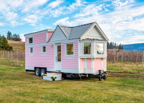 192 Sq Ft Victorian Style Tiny House on Wheels For Sale in Lake Forest CA $100,000 - Tiny House Calling Tiny House Pink, Tiny Homestead, Tiny Homes On Wheels, Victorian Tiny House, Cottage Garden Sheds, Homes On Wheels, Tiny House Big Living, Tiny House Village, House Village