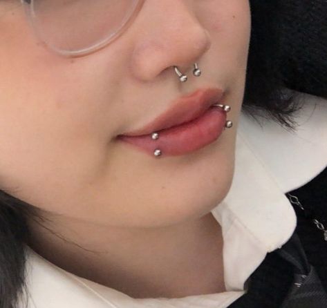 Nose Piercing And Lip Piercing, Two Lip Piercings, Cute Snakebite Piercings, Lip And Nose Piercing Together, Piercing Ideas Lip, Lip Percinings, Lip Piercing Snakebites, Snake Piercing Lip, Snack Bites Piercing