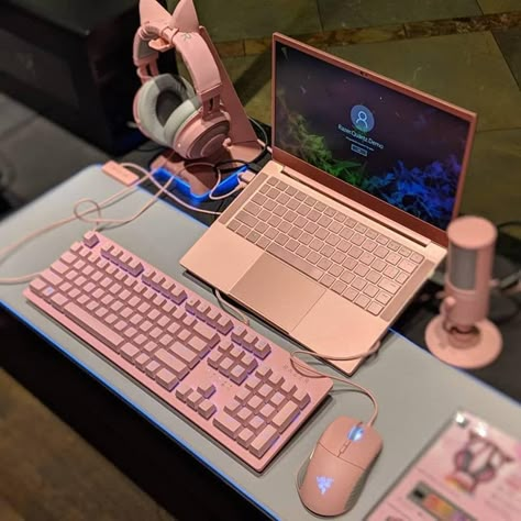 Gaming Laptop Setup, Laptop Gaming Setup, Gaming Desk Setup, Pink Games, Gamer Setup, Pink Laptop, Video Game Room Design, Cute Bedroom Ideas, Gaming Room Setup