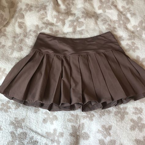 Pacsun Active Brown Skort Brand New With Tags Size Medium Super Soft And Comfy Sold Out On Website Pink And Brown Clothes, Pacsun Clothes, Bottoms Aesthetic, Brown Mini Skirt Outfit, Brown Pleated Mini Skirt, Pacsun Outfits, Cosplay Items, Dream Pants, Brown Pleated Skirt