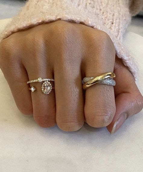 Classic Fine Jewelry, Rose Gold Diamond Jewellery, Gold Diamond Ring Stack, Diamond Rings Stack, Statement Gold Rings, Everyday Diamond Jewelry, Cool Ring Designs, Everyday Rings Gold, Diamond Ring With Diamond Band