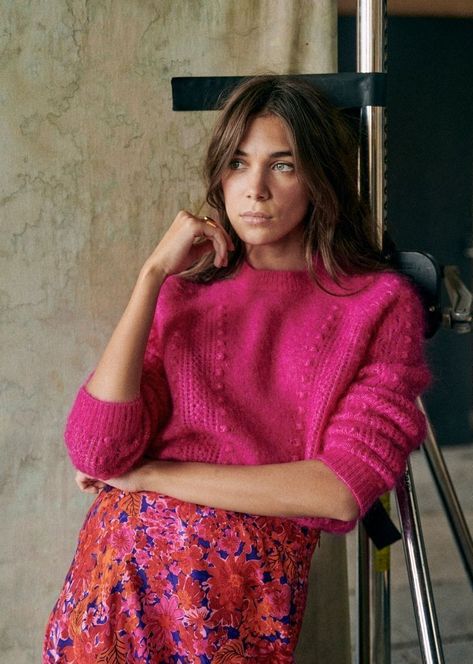 Hollow Out Sweater, Magenta Sweater, Minimal Look, French Women, Spring 2023, Early Spring, Mode Vintage, Parisian Style, Fashion Classy