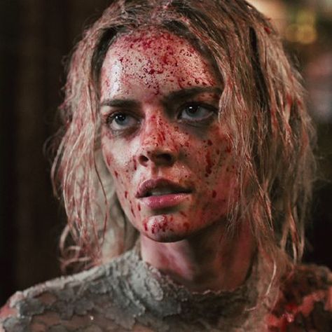 Ready Or Not (2019) dir. Matt Bettinelli-Olpin, Tyler Gillett Samara Weaving, Grunge Pictures, Horror Movie Icons, Nightmare On Elm Street, Iconic Women, Iconic Movies, Samara, Film Serie, Scary Movies