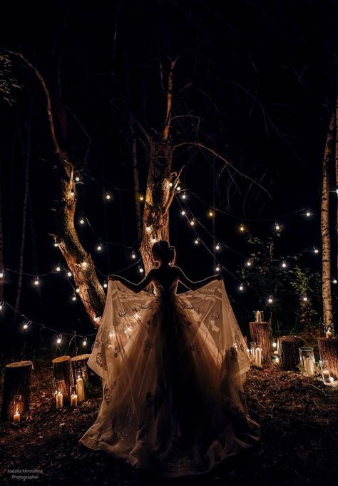 Night Wedding Picture Ideas, Night Themed Wedding Dress, Nighttime Forest Wedding, Mystical Woodland Wedding, Forest Night Wedding, Small Night Wedding, Small Dark Wedding, Night Court Aesthetic Acotar Wedding, Moonlight Wedding Theme