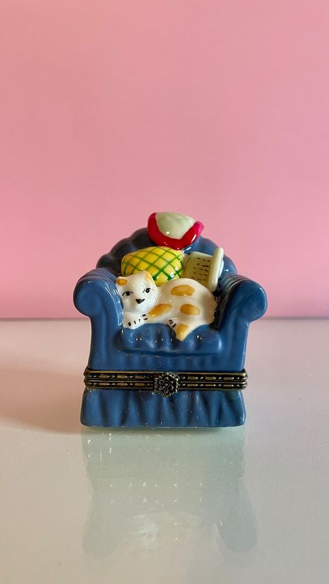 Sleepy Cat Trinket Box Kitten Trinket Box Vintage Trinket - Etsy Cat Trinket, Glass Trinket Box, Gift Inspo, Limoges Boxes, Cat Box, Sleepy Cat, Glass Figurines, Cute Little Things, Knick Knacks