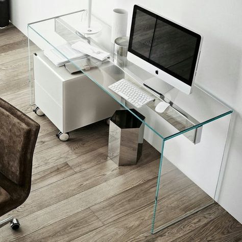 clear desk Clear Desk, Minimalist Home Office, Desk Layout, Minimalist Office, Glass Desk, Design Del Prodotto, Chaise Design, Home Desk, Modern Desk