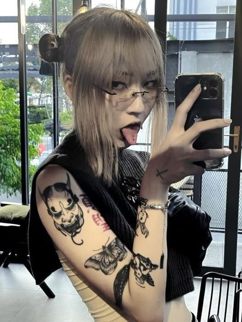 girl Korea Japanese tattoo horny girl Mujeres Tattoo, Muster Tattoos, Tattoed Women, Asian Tattoos, Tattoed Girls, Dope Tattoos, Anime Tattoos, Piercing Tattoo, Pretty Tattoos