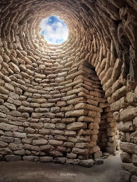 Underground Root Cellar, Material Exhibition, Megalithic Structures, Stone Stacking, Stone Homes, Stone Building, Storybook Homes, Earth Sheltered, Stone Interior