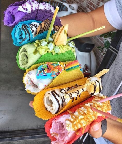 @kennedybrown05 🤩 Rainbow Tacos, Ice Cream Taco, Dessert Taco, Pastel Cupcakes, Rainbow Food, God Mat, Think Food, Köstliche Desserts, Cute Desserts