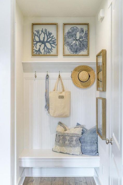 Beach House Hallway, Beach House Mudroom, Shiplap Entryway, Goals 2025, Rustic Beach House, Coastal Entryway, House Hallway, Entryway Decor Ideas, Mudroom Decor