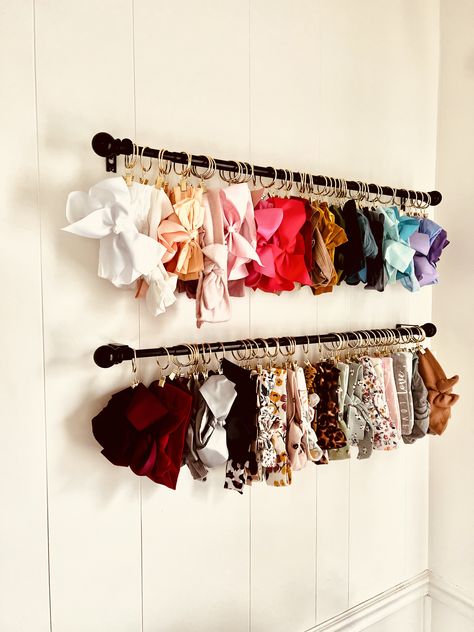 Bow Tie Organization Ideas, Bow Holder Nursery, How To Organize Bows, Curtain Rod Bow Holder, Nursery Headband Organization, Hanging Bows In Nursery, Onesie Storage Ideas, Baby Accessories Organization, Bow Organizer Nursery