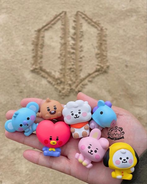 Clay Kpop Ideas, Bt21 Polymer Clay, Bt21 Clay Art, Kawaii Clay Art, Bts Clay Art, Clay Keychain Ideas, Different Hobbies, Crea Fimo, Polymer Clay Kawaii