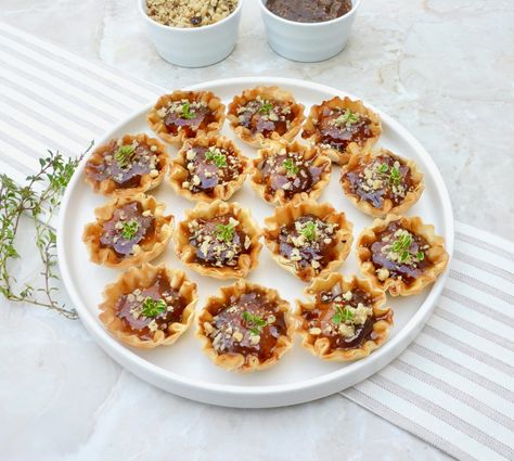 Brie Fig Jam Bites Brie And Jam Bites, Fig And Brie Bites, Brie With Fig Jam And Honey, Fig Brie Appetizer, Baked Brie In Puff Pastry Fig Jam, Fig Jam Appetizers, Honey Brie Bites, Brie Fig Jam, Fig Jam Crostini