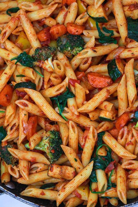 Easy veggie pasta recipe. This healthy vegetable pasta can be eaten on its own or served with chicken. Learn how to cook pasta with veggies. Pasta With Marinara Sauce And Vegetables, Veggie Chicken Pasta, Vegetables Pasta Recipes, Healthy Vegetable Pasta, Easy Veggie Pasta, Pasta With Veggies, Pasta With Vegetables, Veggie Pasta Recipes, Vegetable Pasta Recipes