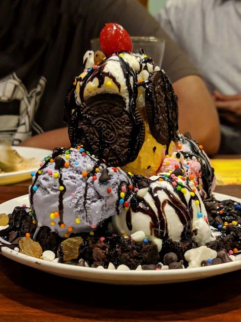 Icecream, cherry, vanilla, chocolate, oreo, chocolate syrup, Loaded Ice Cream, On The Top, Cute Food, The Top, Ice Cream, Cherry, Yummy Food, Cream, Cake