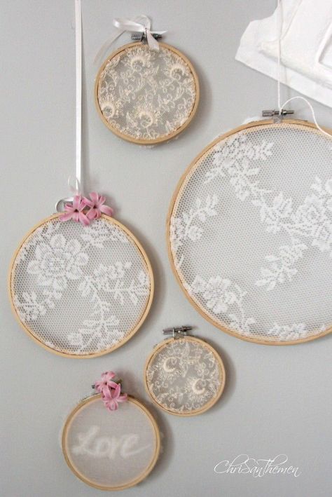 Atrapasueños Diy, Hoop Crafts, Diy Pallet Furniture Living Room, Diy Room Furniture, Doily Art, Doilies Crafts, Eid Crafts, Embroidery Hoop Crafts, Embroidery Hoop Wall Art