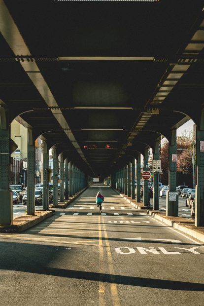 Top 10 Street Photographers and Urban Artists to Follow on Instagram Famous Street Photographers, Street Photography Portrait, Street Photography Urban, Street Photoshoot, Street Background, City Streets Photography, City Life Photography, Black Brazilian, New York Architecture