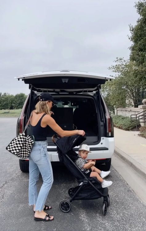 My Favorite Travel Stroller And Why It's Worth The Investment - Cella Jane Stroller Pictures Instagram, Zoe Stroller, Mom With Stroller Aesthetic, Mom Pushing Stroller Aesthetic, Stroller Aesthetic, Strollers And Car Seats, Best Travel Stroller, Spring Athleisure, Mom And Baby Outfits