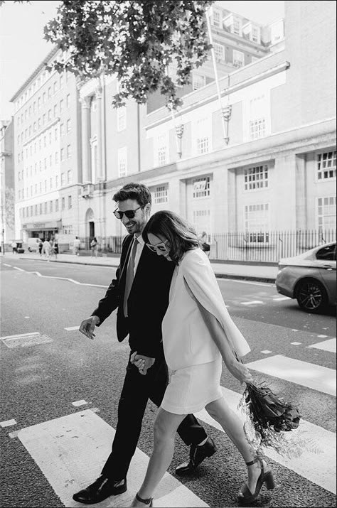 Small Wedding Ideas, City Wedding Photos, City Engagement Photos, Small Weddings, City Hall Wedding, Mini Wedding, Urban Wedding, Wedding Photos Poses, Civil Wedding