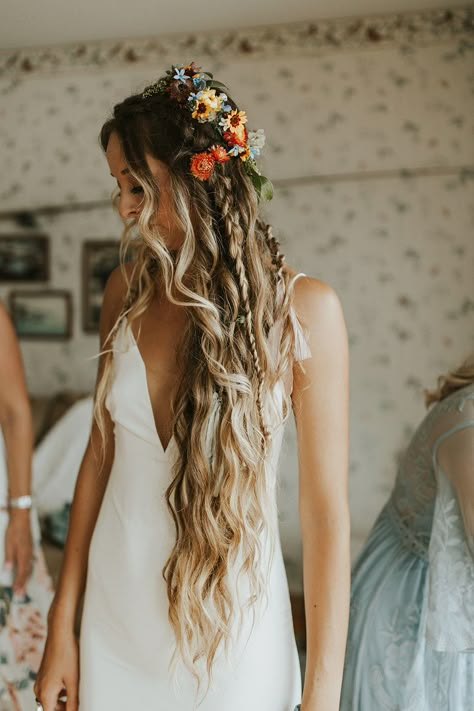 bohemian lakeside wedding Hippie Wedding Hair, Dress Theory Seattle, Rust Wedding, Bohemian Wedding Hair, Bohemian Hair, Future Music, Flowers In Her Hair, Boho Wedding Hair, Hippie Wedding