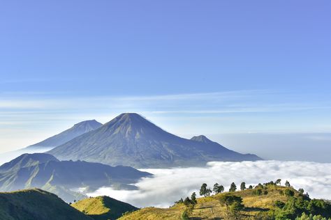 Indonesia Scenery Landscape, Au Twitter, Pose Fotografi, Mountain Wallpaper, Mountain Photos, Food Court, Grade 5, Alam Yang Indah, New Room