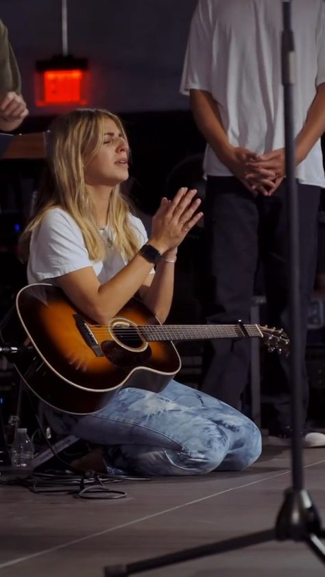 Brooke Ligertwood Outfits, Worship Leader Aesthetic, Worship Team Outfits, Heart Posture, Worship Leader Outfit, Brooke Ligertwood, Worship Aesthetic, Brooke Fraser, Worship Leading