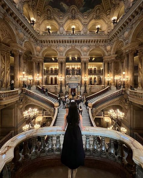 Palais Garnier Ballet, Palais Garnier Photoshoot, Opera House Vienna, Opera Garnier Paris Outfit, Opera House Outfit, Opera House Aesthetic, Opera Date, Opera Pictures, Opera Outfit