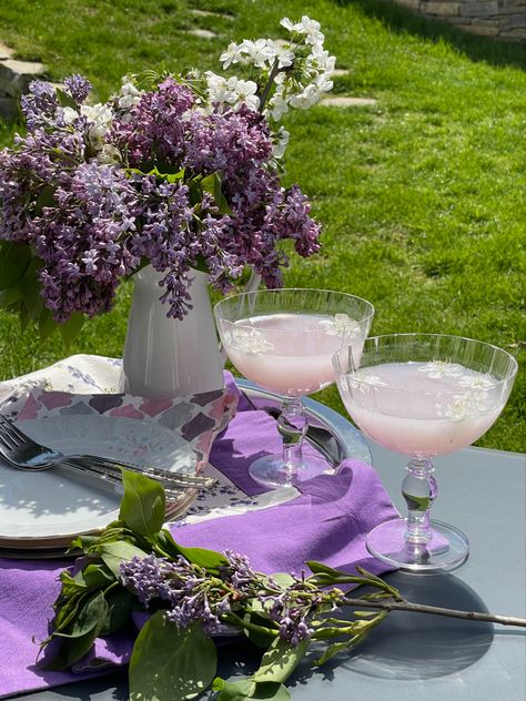 Purple Picnic Theme, Lavender Picnic Aesthetic, Purple And Green Birthday Party Ideas, Purple Picnic Aesthetic, Purple Aesthetic Birthday, Purple Summer Aesthetic, Purple Garden Party, Lavender Picnic, Purple Picnic