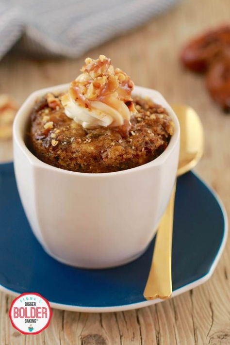 A caramel cake meets sticky toffee pudding recipe in just a few minutes! #microbaking #toffeepuddingrecipe #stickytoffeepudding #caramelcake #mugcake Pudding In A Mug, Mug Treats, Sticky Toffee Cake, Meals In A Mug, Microwave Mug Recipes, Mug Desserts, Mug Cake Recipes, Mug Food, Sticky Date