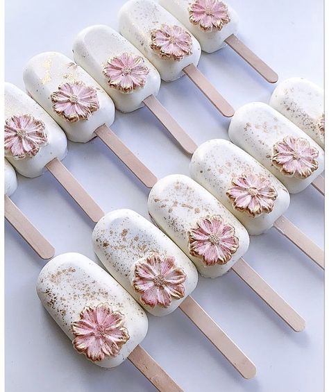 Wildflower Cakesicles, Floral Cakesicles, Cakesicles Design, Boho Cakesicles, Cakesicles Wedding, Cakesicles Packaging, Wedding Cakesicles, Chocolate Bonbons Recipe, No Bake Cake Pops