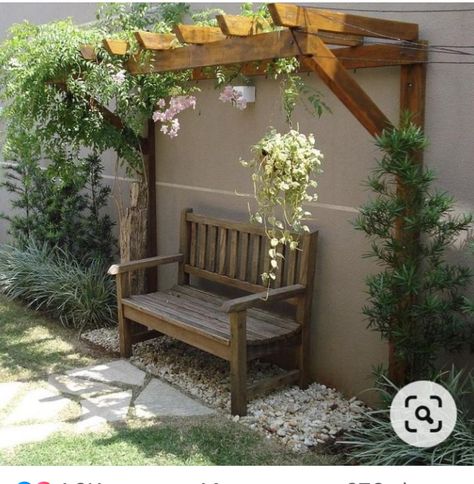 Backyard Furniture Ideas, Wooden Trellis, نباتات منزلية, Small Patio Garden, Garden Aesthetic, Small Balcony Decor, Home Garden Design, Backyard Diy Projects, Rustic Garden Decor