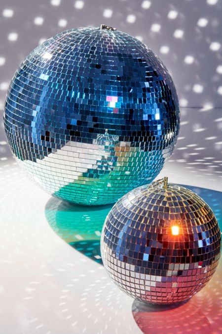 Large Disco Ball, Disco Ball Decor, Disco Art, Hens Party Themes, Disco Aesthetic, Retro Disco, Hippie Costume, Mirror Ball, Disco Balls