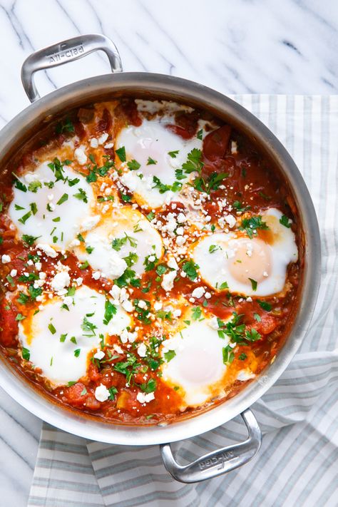 Shakshouka (Poached Eggs in Spicy Tomato Sauce) | Love and Olive Oil Eggs In Tomato Sauce, Shakshuka Recipe, Spicy Tomato Sauce, Detox Soup, Breakfast Healthy, Glutenfree Dairyfree, Coffee Breakfast, Breakfast For Dinner, An Egg