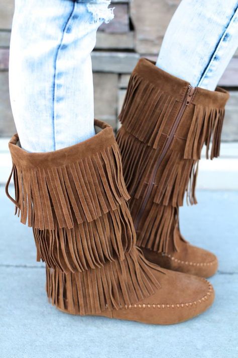 NanaMacs Boutique - The Tan Moccasin Boot, $44.00 (http://www.nanamacs.com/the-tan-moccasin-boot/) Fringe Moccasin Boots, Moccasin Boots, Fringe Boots, Native American Fashion, Crazy Shoes, Shoe Obsession, Sock Shoes, Boots Shoes, Cute Shoes