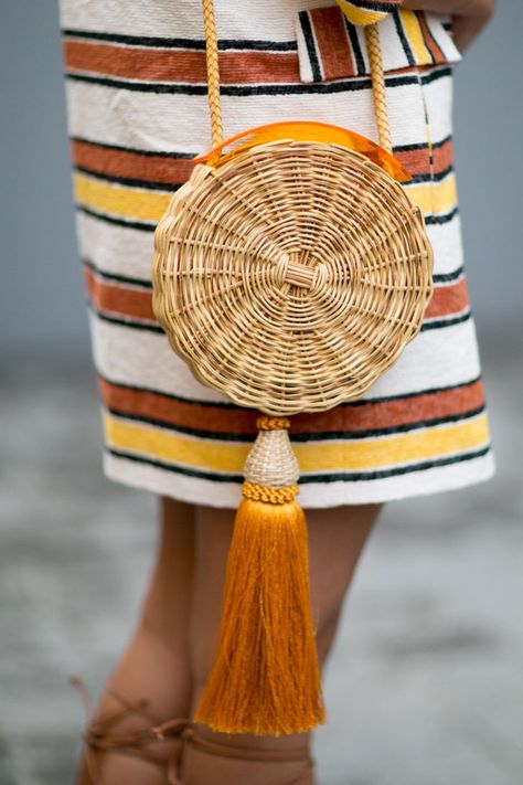 Basket Bags, Model Citizen, Street Style Shoes, Bamboo Bag, Estilo Hippie, Wicker Bags, Rattan Bag, Milano Fashion Week, Straw Bags