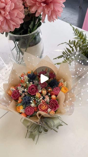 Diy Cupcake Bouquet Tutorials, Flower Bouquet Cake Ideas, 7 Cupcake Bouquet, 12 Cupcake Bouquet, Wedding Cupcake Bouquet Centerpieces, Bouquet Of Flowers Cake, Cupcake Floral Bouquet, Bouquet Cupcakes Tutorial, Flower Cupcakes Bouquet Tutorials