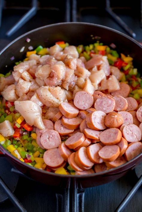 New Orleans Jambalaya, New Orleans Jambalaya Recipe, Classic Cajun Recipes, Jambalaya Recipe Easy, Homemade Cajun Seasoning, New Orleans Recipes, Jambalaya Recipe, Cajun Cooking, Easy One Pot Meals