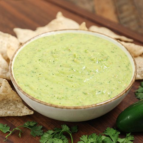 Tomatillo Sauce Tomatillo Enchilada Sauce, Tomatillo Recipes, Salsa Canning Recipes, Dip For Tortilla Chips, Turkey Enchiladas, Tomatillo Sauce, Chicken Chorizo, Taco Sauce, Quick Weeknight Dinners