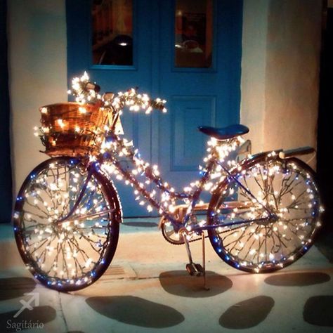 Fairy bike Bike Planter, Bike Decorations, Bicycle Decor, Colonial Christmas, Bicycle Art, Bike Lights, Christmas Activities, Decoration Design, Outdoor Christmas