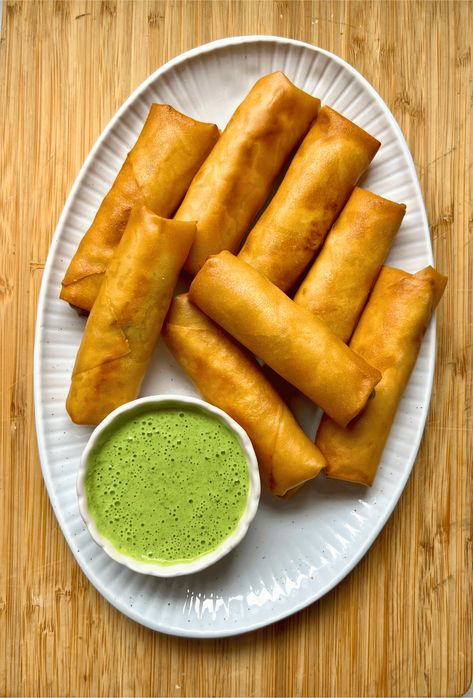 Crispy Chicken Spring Rolls Spring Rolls Chicken, Chicken Spring Rolls, Filo Pastry, Green Chutney, Garlic Head, Ramadan Recipes, Crushed Garlic, Crispy Chicken, Chilli Powder