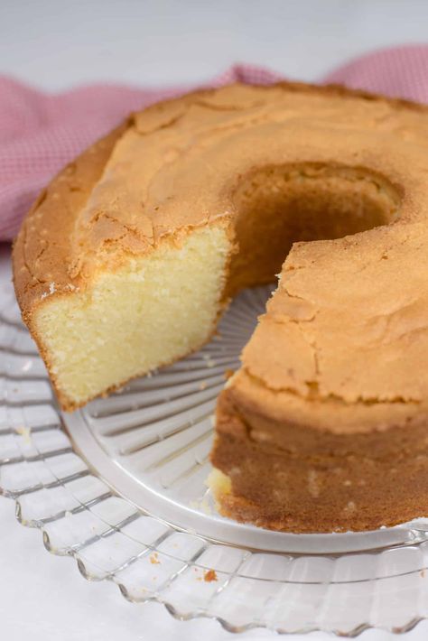 Old Fashioned Whipping Cream Pound Cake Whipping Cream Pound Cake, Peach Pound Cakes, Tube Cake Pan, Sour Cream Pound Cake, Pudding Pies, Cream Cheese Pound Cake, Whipping Cream, Pound Cake Recipes, Classic Desserts