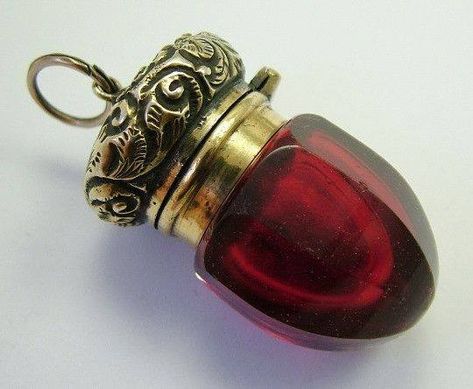 Ittar Bottles, Old Perfume Bottles, Pretty Perfume Bottles, Sweet Perfume, Accessories Inspiration, Craft Things, Beautiful Perfume Bottle, Antique Perfume Bottles, Bottle Charms