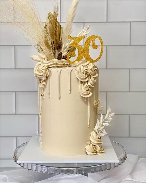 Grass Cake, Dried Flower Wedding, Boho Cake, Gold Birthday Cake, Elegant Birthday Cakes, 40th Birthday Cakes, Birthday Cakes For Women, 50th Birthday Cake, Cakes For Women