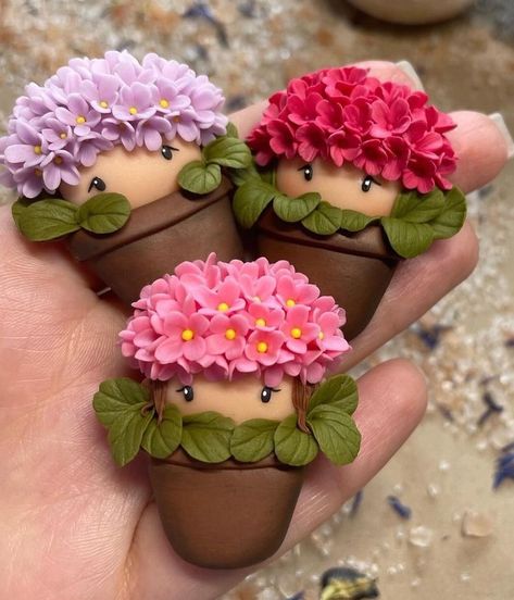 Porcelana Fria Ideas, Fimo Flowers, Clay Crafts For Kids, Clay Magnets, Polymer Clay Flower Jewelry, Clay Diy Projects, Clay Crafts Air Dry, Polymer Clay Diy, Cute Clay