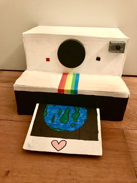 Cardboard Camera Diy Gift, Polaroid Camera Valentine Box Ideas, Valentine’s Day Box Ideas, Diys Aesthetics, Polaroid Party, Unique Valentine Box Ideas, Tacky Tourist, Valentine Boxes For School, Kids Valentine Boxes